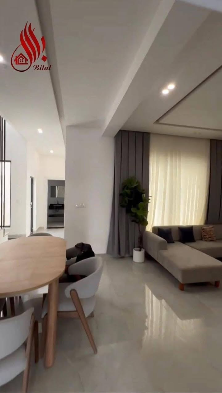 إعلان عن دار للبيع بيع مستعجل والسعر مغري جدا
الموقع:مجمع عماد سكر السكني، محافظة كربلاء المقدسة شارع المجمعات. السكنية 

- المساحة:160 متر مربع

- التفاصيل:- طابقين- 3 غرف نوم (نظام سويتات)- مطبخ- استقبال- صالة- كراج

- البيت موقعه مميز

- ⁠سعر الدار من الشركة 200 مليون

المبلغ الواصل للشركة 165 مليون

الباقي 35 مليون فقط يسدد للشركه على شكل دفعات 

ملاحظة الدار يباع بدون تطلوعه وبسعر مناسب ومغري جدا

للمزيد من التفاصيل، يرجى التواصل واتساب فقط بدون اتصال فضلاً 

***********
