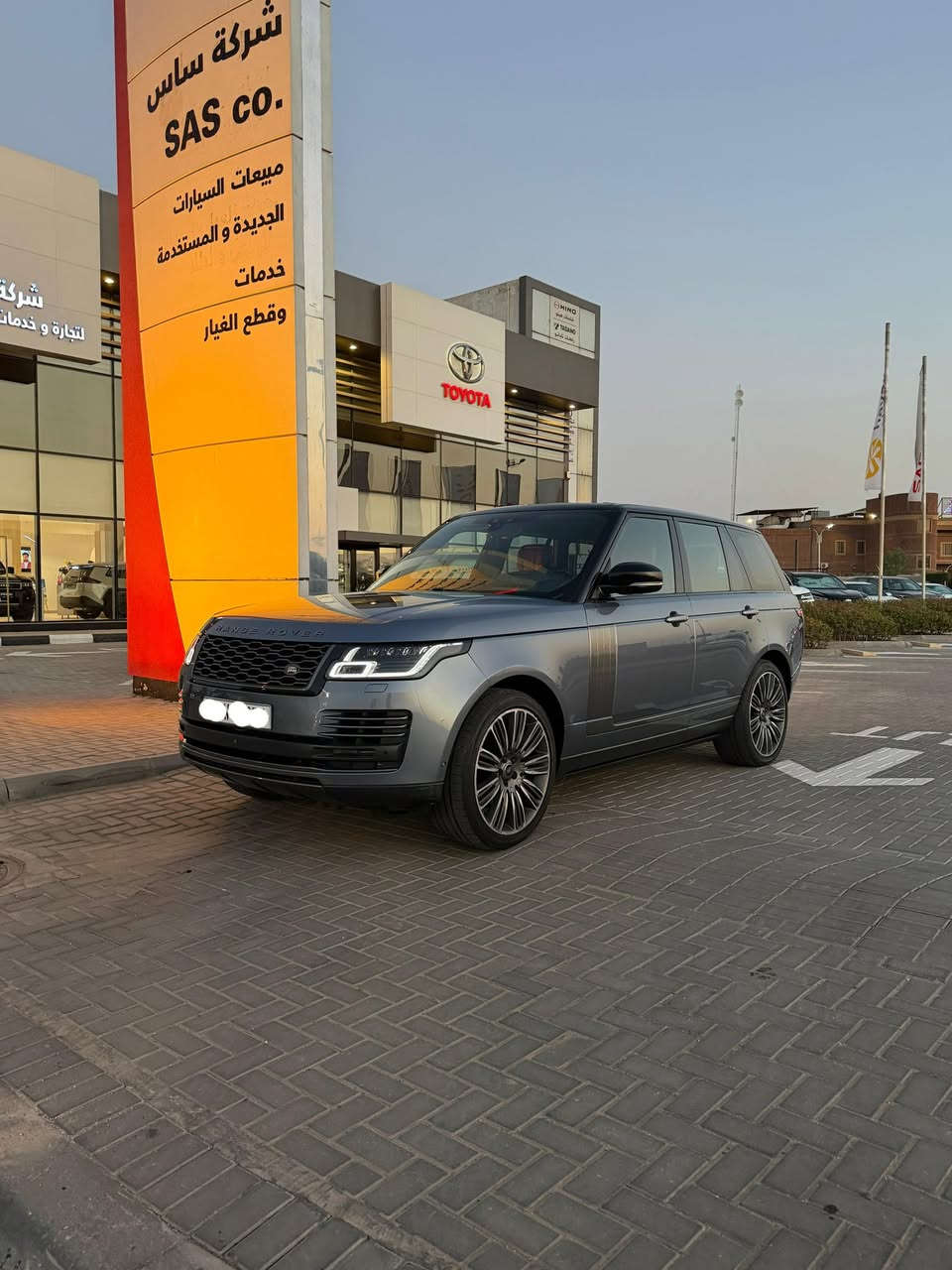 رانج روفر فوغ وكالة سردار  2018
محرك V8 سوبر تشارج
مكان السياره البصره 
المواصفات:
أبواب شفط
رادارات أمامي وجانبي وخلفي (360)
كاميرات 360 درجة
تحديد مسار
نقطة عمياء
سقف بانوراما
شاشة تدعم Apple CarPlay
تشغيل عن بعد
مقاعد أمامية وخلفية تدفئة وتبريد
مقاعد أمامية مساج بعدة وضعيات
تدفئة ستيرن
ستيرن كهرباء وتحكم لمس
ذاكرة مقاعد
كراسي جلد كهرباء
إنارة محيطية وإنارة داخلية مخفية متعددة الألوان
وضعيات قيادة رياضية
صندوق كهربائي
مرايا شفط أوتوماتيك
ثلاجة
دات شو
لايت زينون + LED
الداخلية تو كلر
الحالة:
ماشية 50,000 كيلو متر
السيارة مكفولة كفالة عامة من الدعامية إلى الدعامية
بدون بارد او شخوط 
بدون رصعات
نظافة 100%
سيرفس كامل بدون أي نقص
4 إطارات جديدة
سيارة استخدام بيت
جاهزة مرقمة بغداد الدولي
لاستفسار ***********
السعر مناسب
