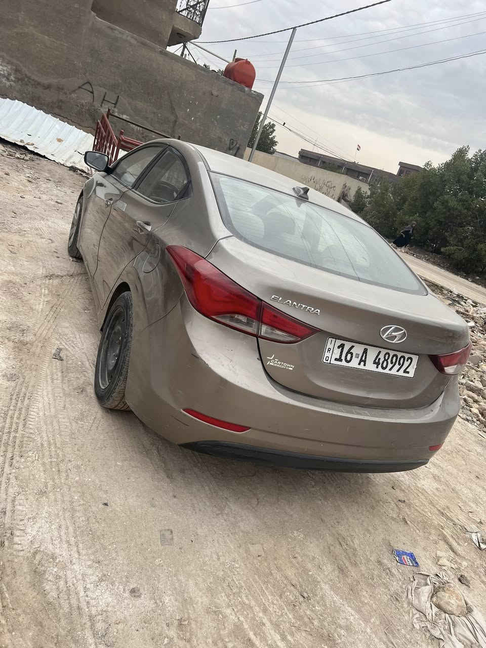 السعر 93 الرقم *********** الانترا 16 وارد أمريكي حادثها باب صدر جهة اليمنه مكينه 2000 دوش ماشيه 98 سياره مال جناي رقم قادسية دولي
