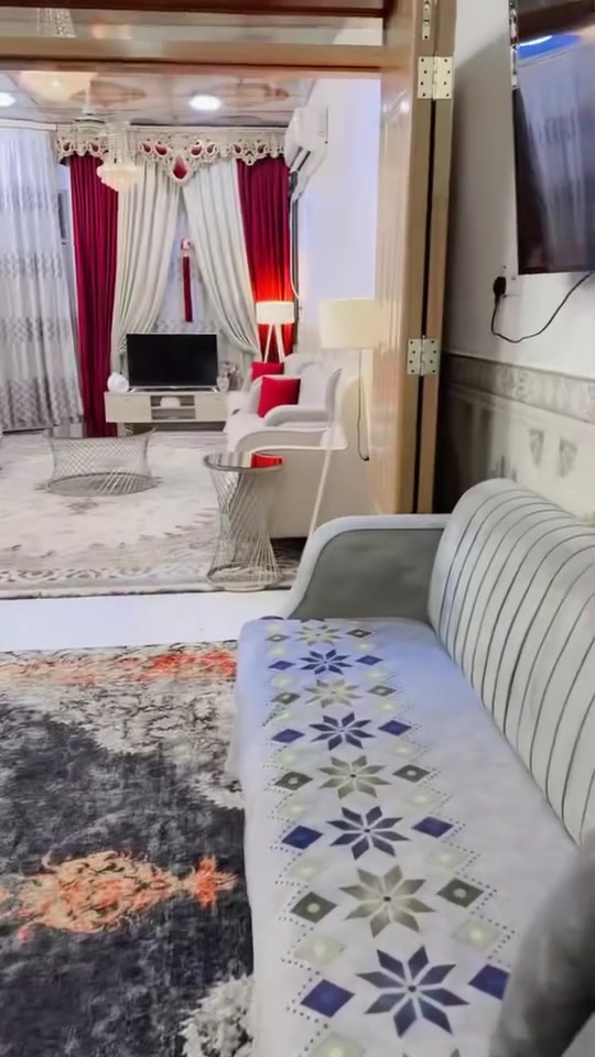دار للبيع طابو زراعي المساحه ١٢٥ متر يحتوي على غرفه نوم وصاله ومطبخ وحمام داخلي وحمام خارجي واستقبال وطارمه وطابق ثاني يحتوي ع صاله وحمام العنوان كوفه حي ميسان قرب سكله الكرعاوي لاستفسار ع هذا الرقم بي وتساب ***********
