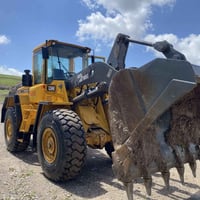 شؤفار ڤالڤؤ بؤ فرؤشتن للبيع حجم D90 موديل 2001 رقمو سناويه زؤر خوينه ه...