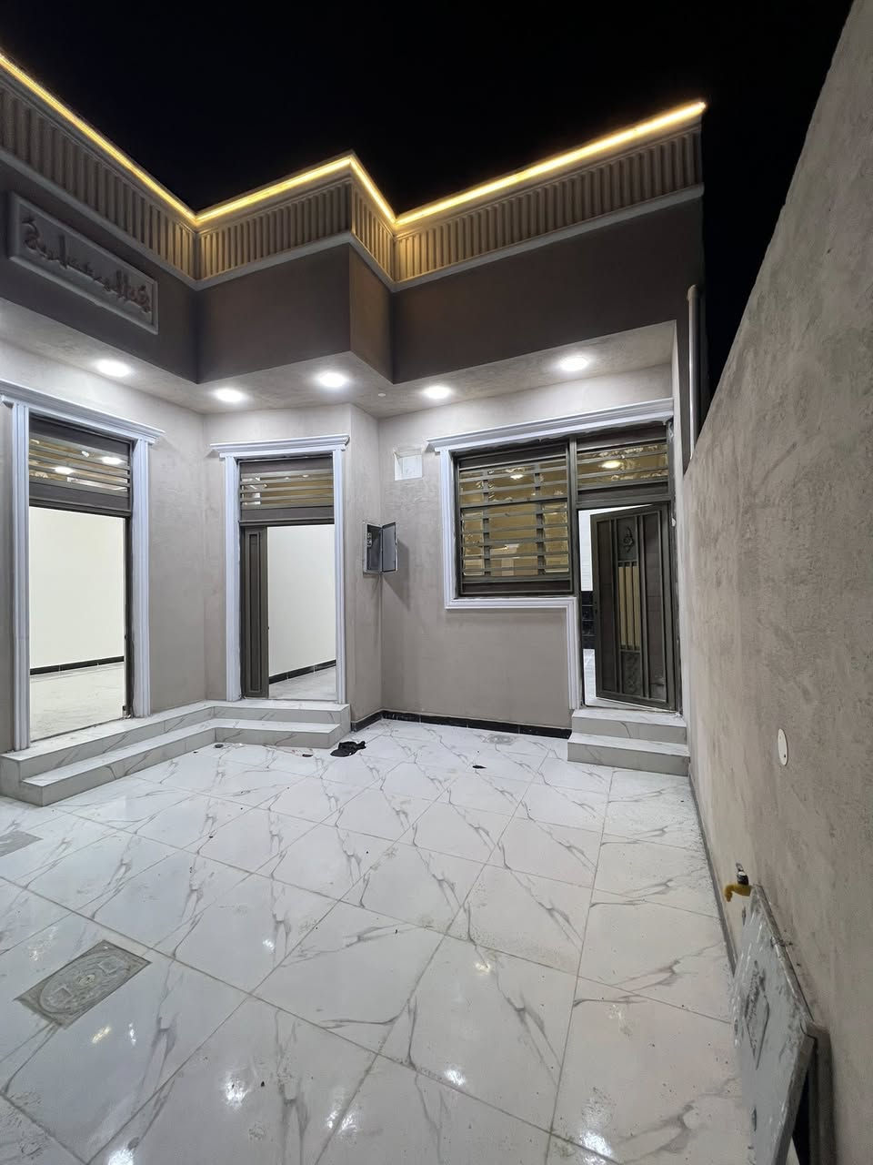 ♦️يعلن مكتب عقارات ابو شريفه العبادي 
*********** 
عن دار للبيع 🏚️ 
في شط العرب باب االهوى 
♦️المساحة 200
♦️بناء درجة أولى بلوك 
♦️يحتوي البيت ثلاث غرف نوم + صاله +مطبخ  + دوانيه + حمامات داخليه وخارجيه+ 

♦️السعر 103
للاستفسار اكثر اتصل  
*********** 
نستقبل عروضكم دور سكينه وقطع اراضي في شط العرب فقط
