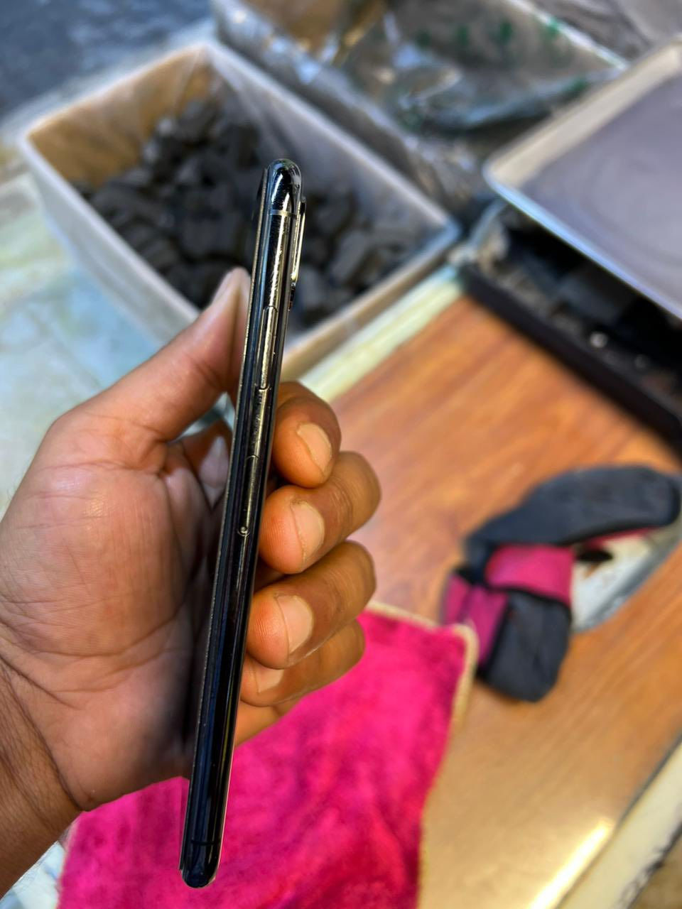 ايفون اكس اس ماكس المرغوب الجهاز وتر وتر يعني كفاله امريكي ب80 ذ256 مكاني نجف ***********  السعر 260
