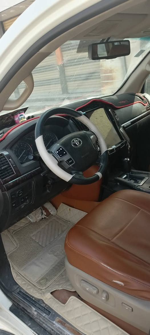 السلام عليكم لاند كروزر ١١ ستينيه للبيع رقم بغدادبسمي مكفولة ماعدى مكينه مبدل كور اصلي وباقي التفاصيل تعال خاص أو اتصل *********** السعر المطلوب ٣٢٥ يعني ثلاث دفاتر وعشرين ورقه
