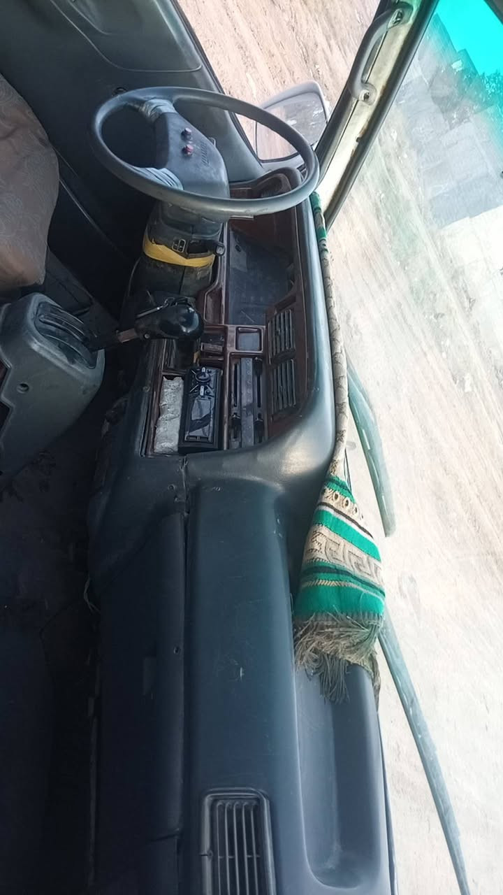 السلام عليكم شباب سياره هايسه موديل 91 السعر 35 ورقه يخابرني ***********
