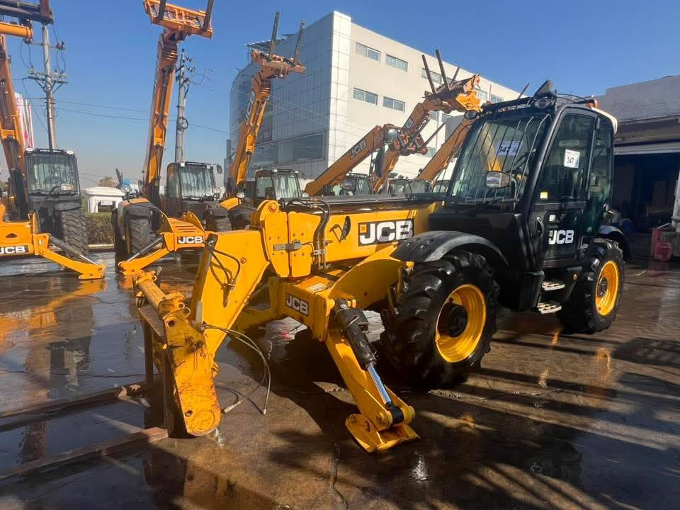 -
2012
فول مواصفات 
مشتغل 5000 فقط 
مكينه كير كلة بشرط 
تبريد بلادي 
جك سنتر 
تايرات ممتازه 
جاهزة بكلشي 
***********
***********
✅✅✅✅✅
