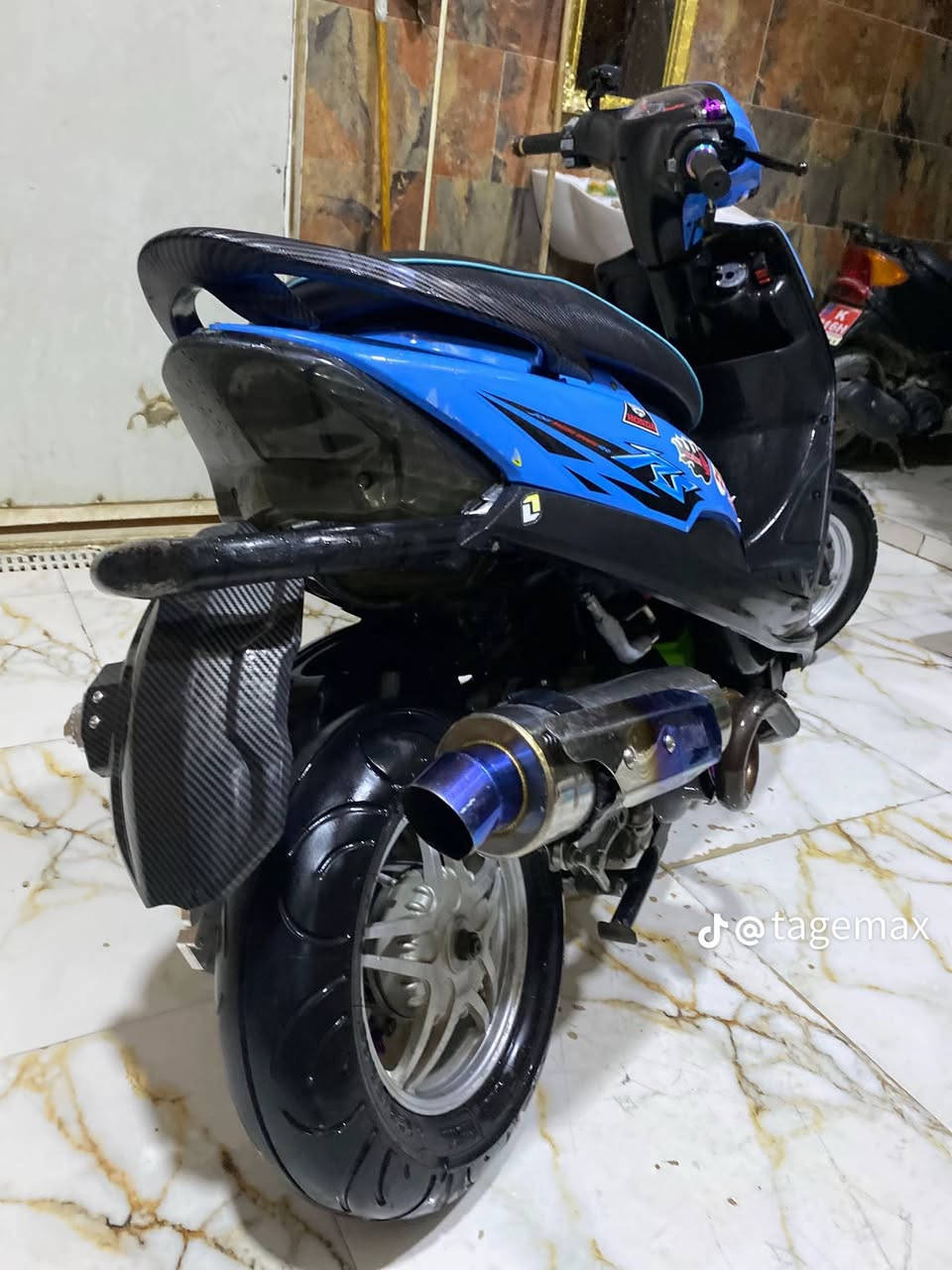 سلام عليكم ماكس عدله مزوده البيع 

قبق فلاوين

صالنصه رياضي 

يدات رياضي

قبق عنبار 

فلتر مال بانزين

يدات رياضي

شيال راجع 

وشيال ثاني موجود 

الدراجه كله شغال ما بيه اي نقص نكره سلف مكاني ناصريه مركز تضحيه ***********
