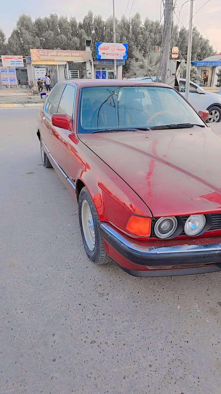 الحجم بي ام730 موديل ٩٠ أصل بسعر 55$
الوحش الالماني محرك 6 سلندر 
رقم انبار بشرط التحويل  
غرامات مدفوعه. ما عليه ربع. 
بيها تخم تاير جديد و ويله الأصلي 
صدره امامي خلفي جديد 
السياره بلاديه ومكفوله من الظربه. نهائيا بس صبغ جماليه 
جام 4 اوتو 
ما ملعوب بكهربائياتها  عالبلاد.
وسياره جاهزه وصرفها بس الجنايه يعرفوا
غير متواجد على الماسنجر فقط وات ساب واتصال 
مكان السياره تكريت 
***********
