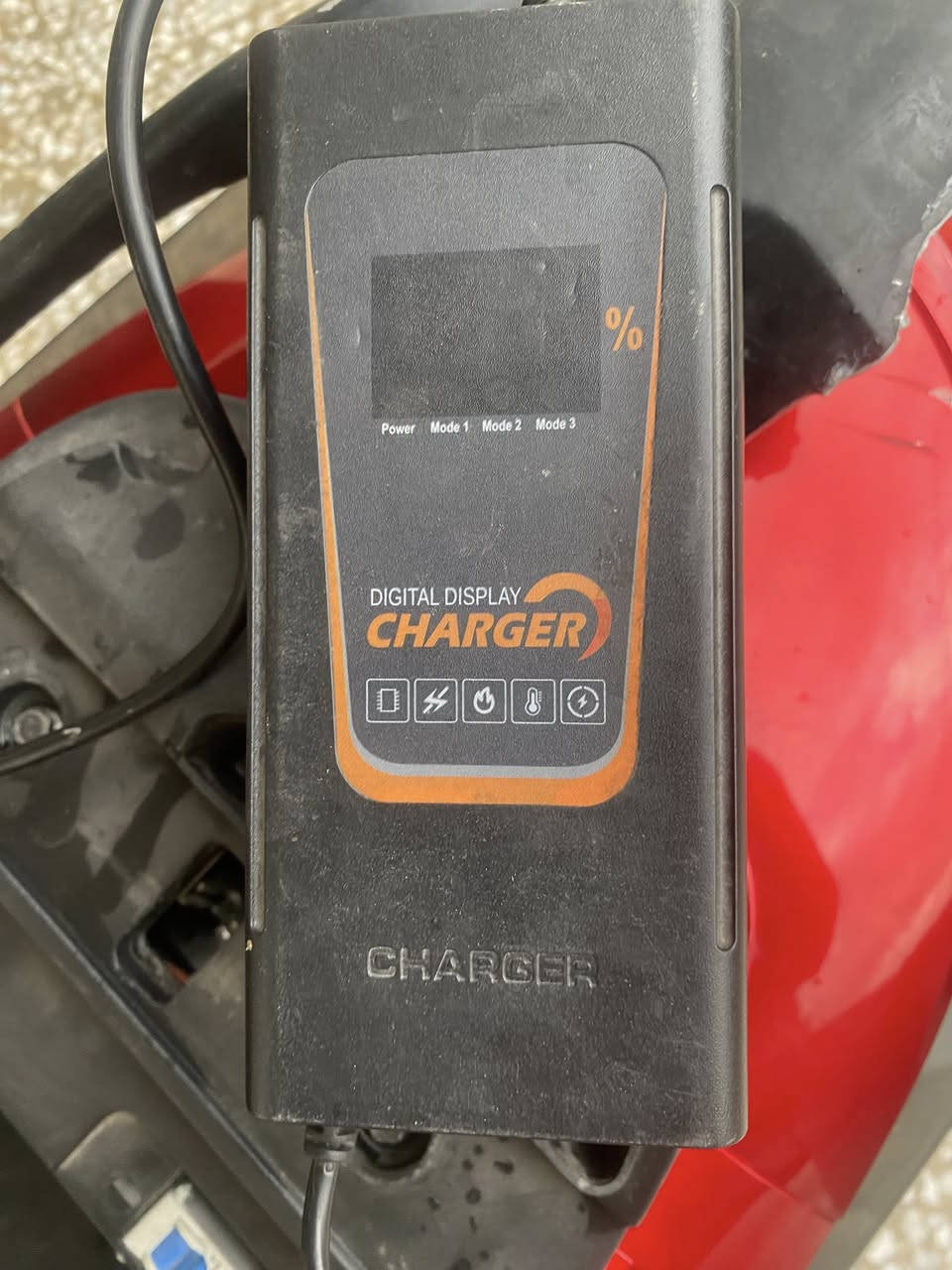 سلام عليكم دراجه شحن سكنس للبيع دراجه نضيفه كلش كلشي مناقصه ٦ بطاريات مسطره ملف ٢٠٠٠  سرعته ١٠٠ يعني بيه شخوط بسيطه   شاحنه ذكيه توصل ١٠٠ تطفه الشاحنه  وبيه نضام بك (R) ٣ نمر كهربائيات كله تشتغل تمشي ٦٠كيلو  مكاني بغداد البلديات متواجد ماسنجر او واتساب *********** سعره ٨٠٠ بي مجال
