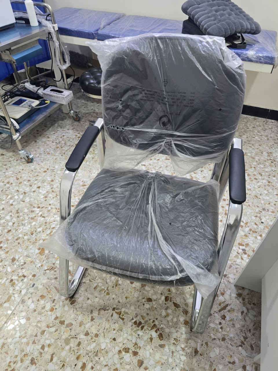 اثاث عياده متوفر بارفان بسعر
٥٠ الف ومصاطب عدد ٢ مكونه من ٣ كراسي كل مصطبه بسعر  ٢٠٠ وكراسي جلد مفرد بسعر ٢٥ وستول بسعر ١٥ الف


**إذا كنت صاحب هذا الإعلان وتريد حذفه لأي سبب، رجاءا أرسل رسالة إلى الدعم الفني**