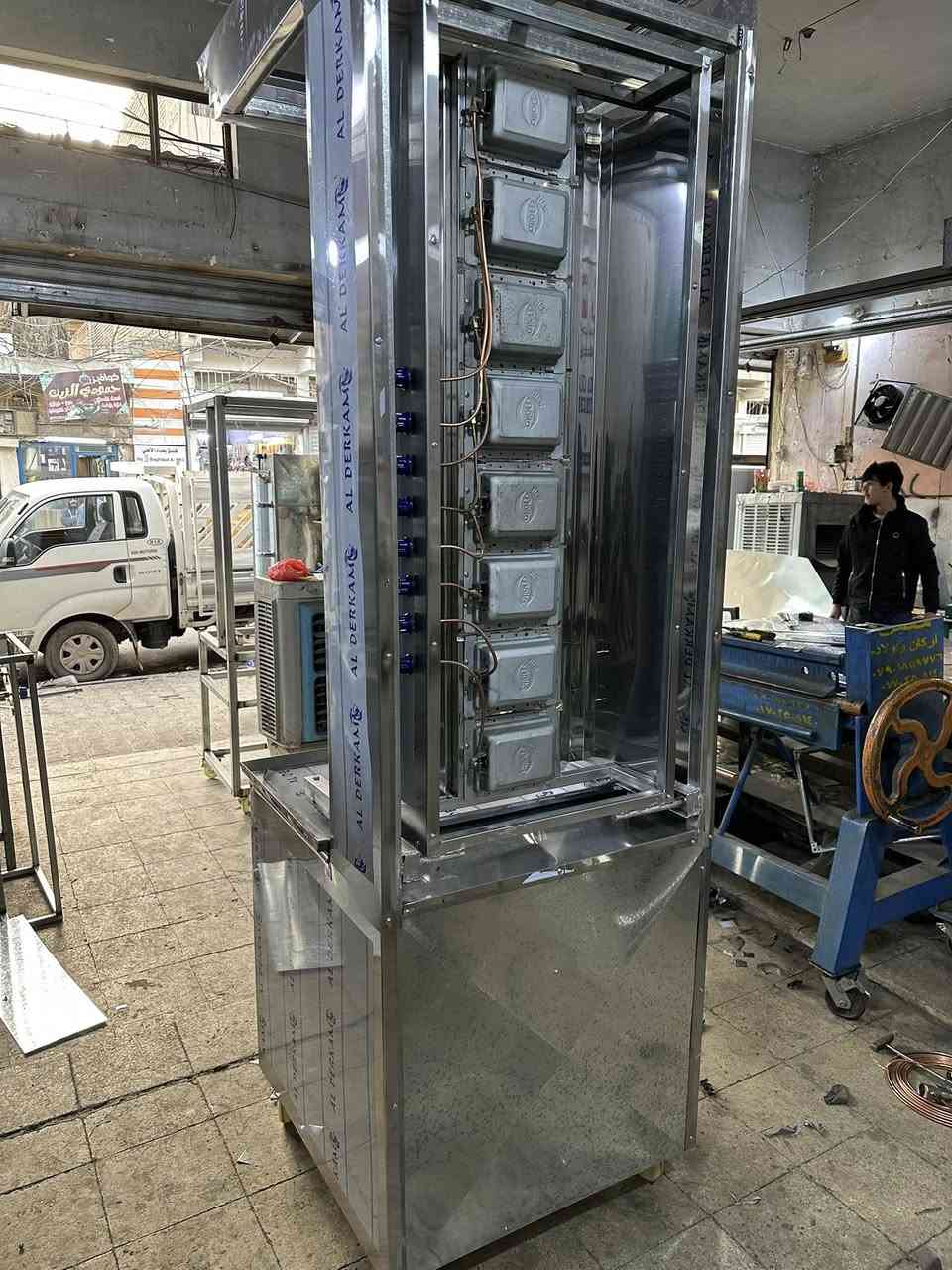 معمل ومعرض الملَك 
لتصنيع كافة مستلزمات المطاعم والافران والفنادق 
*********** متوفر واتس مازنجر
