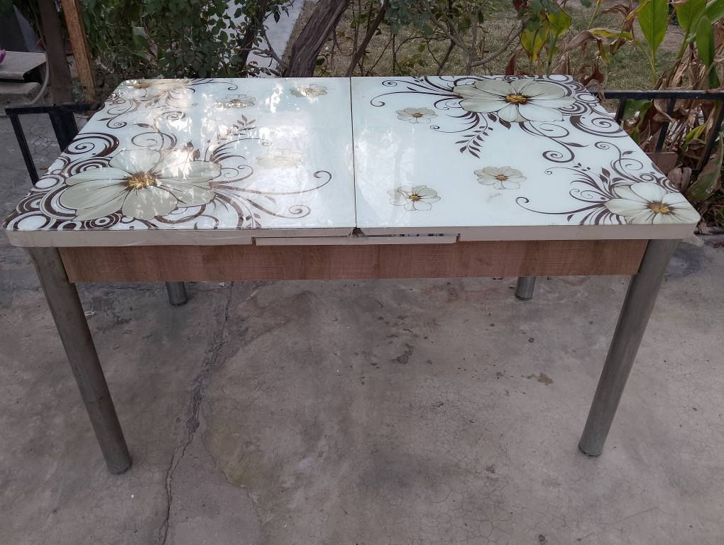 ميز طعام شرط النظافة مابي عيب للبيع *********** كركوك, العراق
