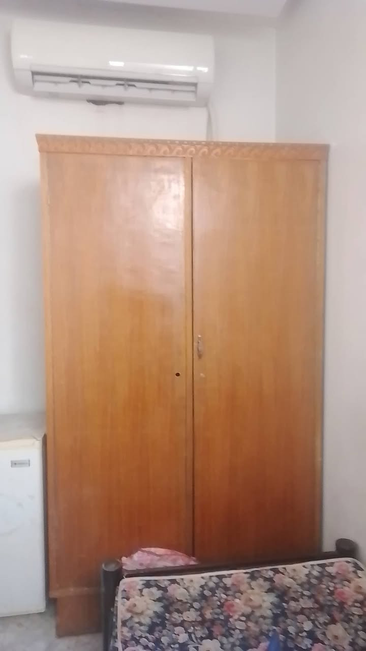 غرفه نوم 6 قطع وكنتور للبيع بس مناسب مستعجله على للبيع لغرض الانتقال للاستفسار واتساب ***********
