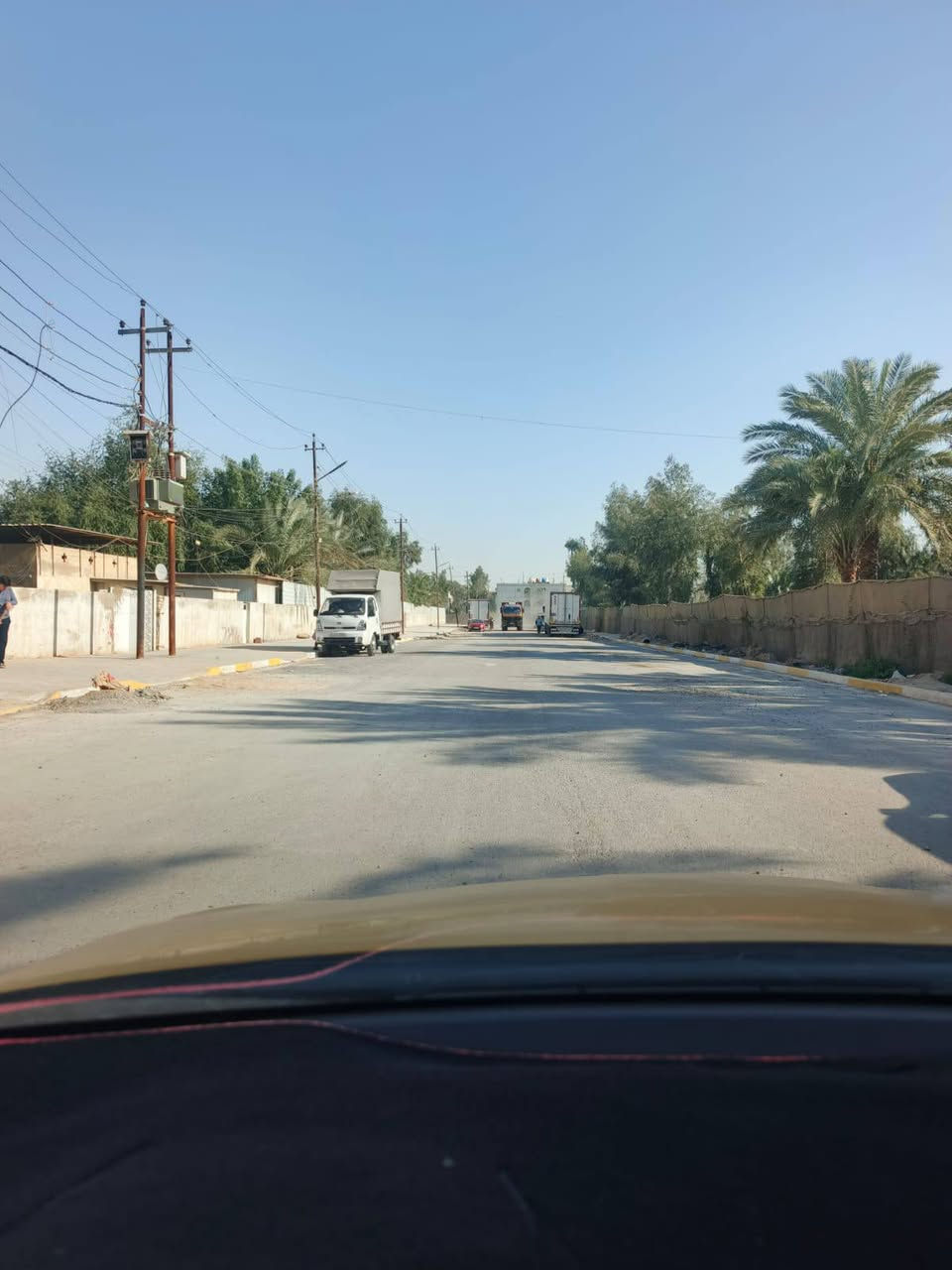 السلام عليكم قطعة أرض تجارية للبيع المساحة ١٥٠م واجة ٧٥٠م نزال ٢٠م/ تجارية على شارع عشرين ملك صرف زراعي سند ٢٥ العنوان حي البساتين شارع العزة للاستفسار مع صاحب الأرض شخصيا الاتصال على الرقم ***********
