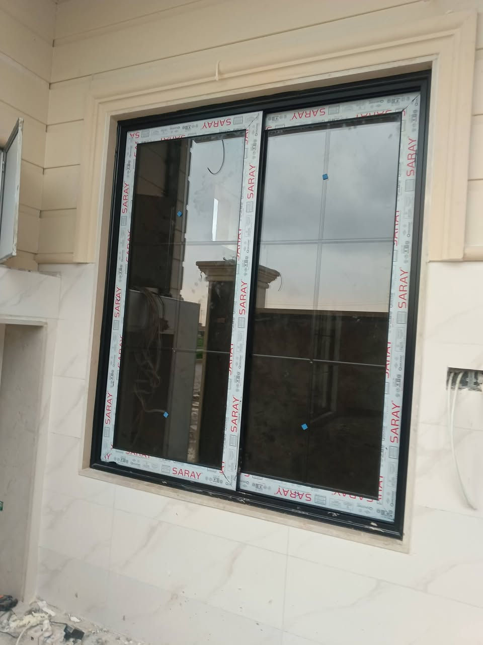 ابواب وشبابيك المنيوم بانسب الاسعار سعر المتر التركي سراي معه مانع ذباب جام سته ملم مقطع 7.5سعر المتر 85دولار سعر المتر مقطع 9.5 93دولار ***********.***********
