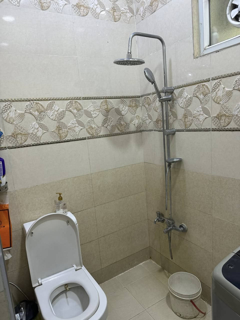 ‏دار ملك صرف للبيع في منطقة الوشاش المساحة ٥٢ متر شارع‏ عريض واقع حال 58 الواجهة ٤ متر النزال 14 بناء حديث درجة اولى للاستفسار أكثر مراجعة مكتب دلالية الرحمن أو الاتصال على الارقام  التالية 
***********
‏*********** ￼
