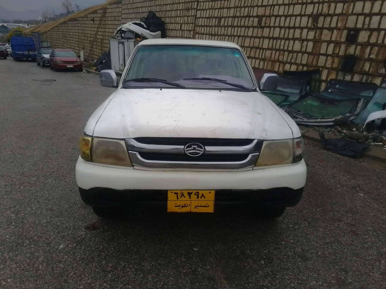 پیکاب دێر 2006
مەنەفێست فسفۆڕ بەشەرت
گێڕومەکینەو ئەکسل بەشەرتە
توندوو تۆلی بەشەرتە 
یەک چاملەخی سبۆخە بێ داخیلی 
کارەبایەتی هەموی بەشەرتە 
یەک دینارمەسرەفی نیە 
شوێن سۆران 
نرخ $ 35
 کەمێک مەجال
***********
