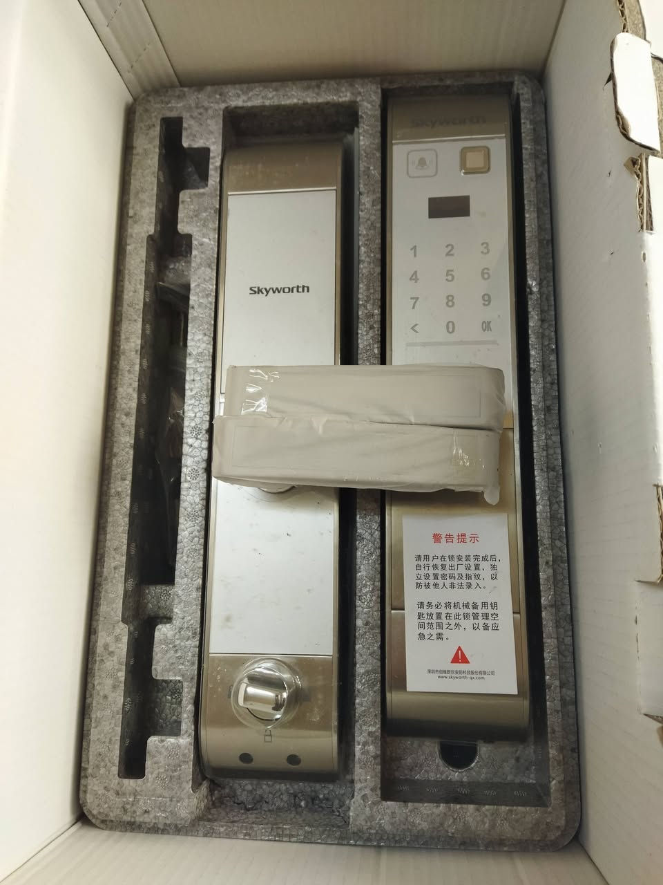 السلام علیکم اخوان
قفل عملاق بهل شكل بصمه ورقم وكرت وجرص عله اول تم 60

*********** واتسئاپ
