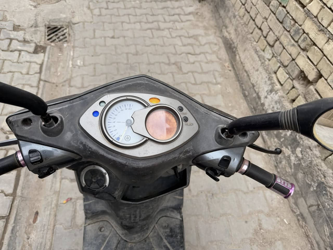 سكنس فحل نوزل عرقحين ممغسوله 😉
مكينه حلوه ناعمه بس بيهى زنجيل لو تفيلس مكفوله من البكن 
كفرات لونين اسود وفيلي كامله كفراته
كهربائيات كله شغاله منطول لطول 
دبلات تايرات لوك طسه ناعمه 
سعر 450 ألف بيهى مجال حك جيه بغداد الكريعات استفسار اكثر اتصال ☎️ ***********
