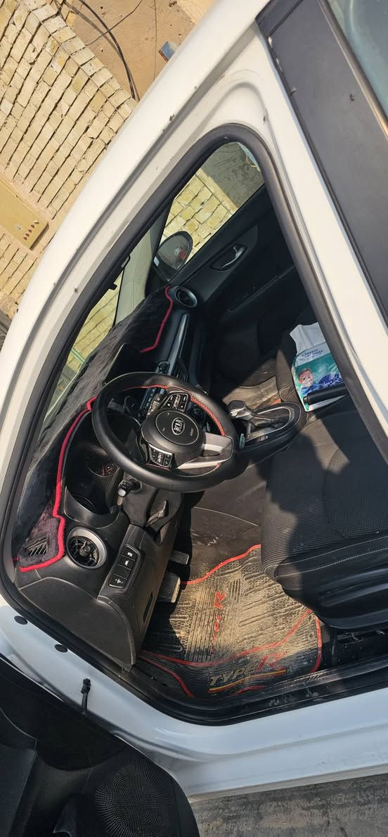 فورتي 21 امريكي محرك 2000 بدون ايرباك بس البنيد مصبوغ والضرر مبين بالصور كير cvt مبدل at ماشة 108 رقم بغداد تحويل مباشر  السعر 140 
***********
