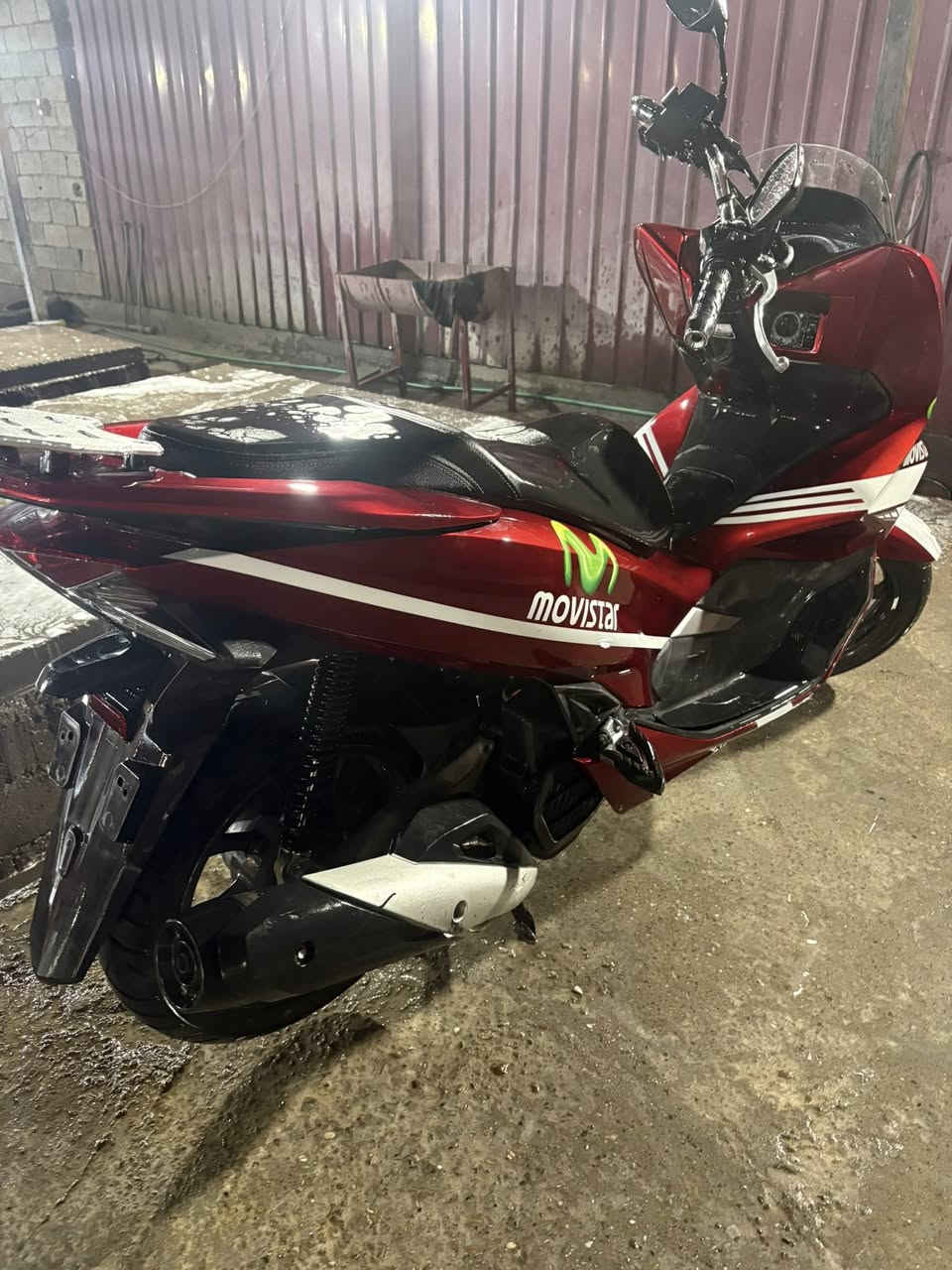 Pcx جيل ثالث وارد كوري
الدراجة جديدة الوشم جاي بيهة من كورية 
كفرات بيهن لمعة بلادية الدراجة جاية هيج لمعته كفرهة اصلي مكينه وكلجات مكفولة 
مكان الدراجة الحسينية قرب المرور 
الرقم ***********
