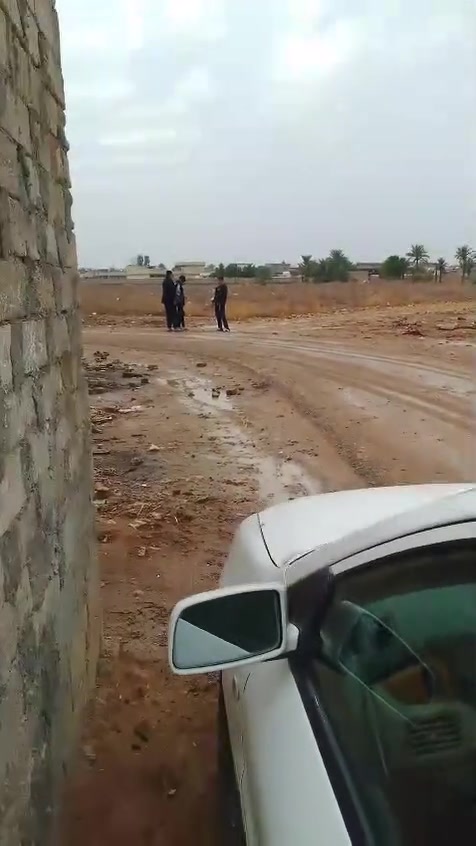 دار سكن للبيع في تقاطع النهروان 
كافه الخدمات موجوده 
المساحه الكليه ٥٠٠ متر 
ثلاث غرف نوم صاله استقبال مطبخ 
للاستفسار ***********

