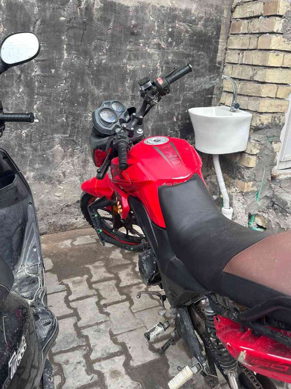 السلام عليكم كيواي موديل 2022 مرقم بغداد 
للبيع او مراوس ببوكسر دراجه مكفوله بيها نقص دبل أمامي تعبان بس رايدها ب 1400 مكاني بغداد حي العدل 
***********
