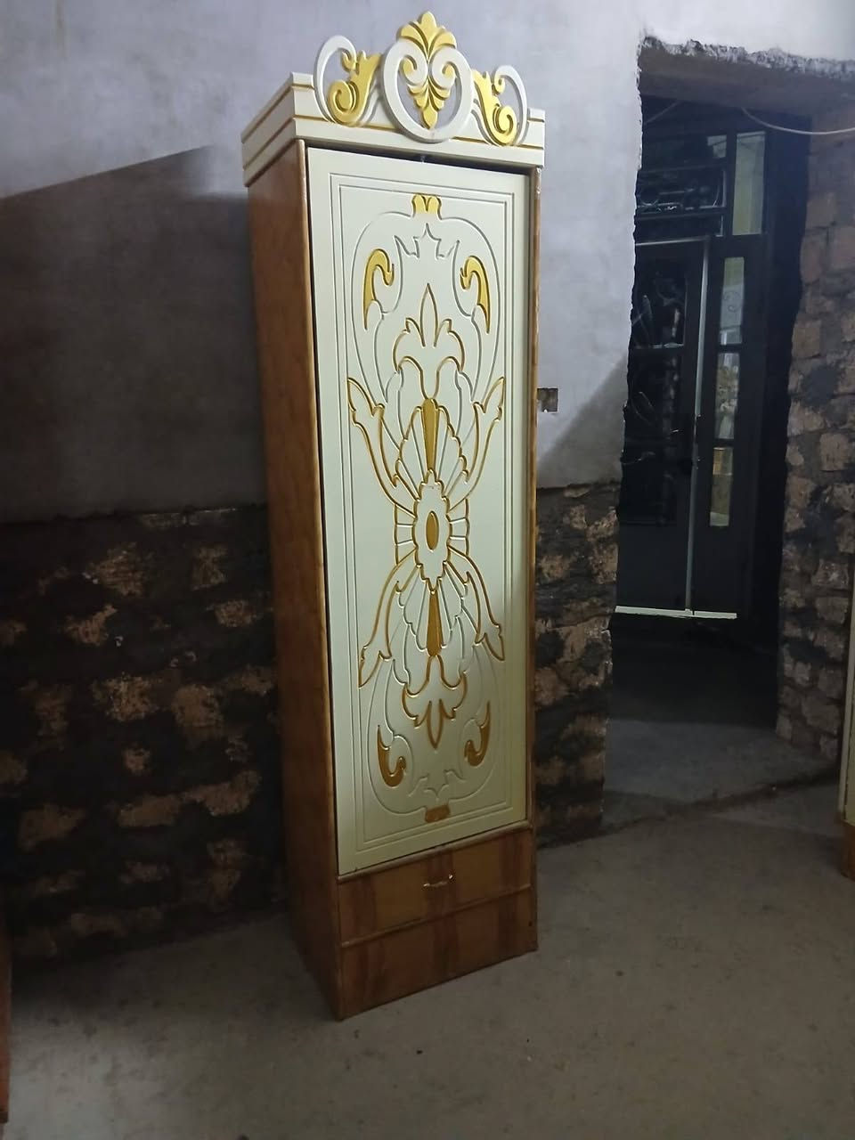 غرفة للبيع صبق حراري طلب خاص جديد طك استخدام غليل سعر ٩٥٠ وبيها مجال العنوان الرمانه البعبيد *********** متكونه من٧ قطع خشب عراقي تصميم تركي
