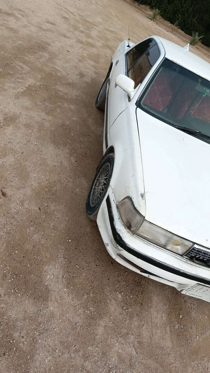 سلام عليكم سياره كرسته للبيع نضيفه مكينه وكير ونجي نضيفه سياره مشروع وطني وسنويه منتهيه صارله شهرين سياره كلش حلوه مال جناي المكان بصره  سعر 40 وبيه مجال  اتصل  ***********
