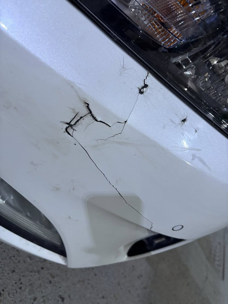 للبيع سيراتو خليجي 2017 ايراني 
ماشيه 72 الف كيلو متر  
تعرفون مواصفات الايراني فول 1/1 
السياره بيها 4 رصعات وبيها حالوب خفيف جدا يعني ميبين ابد 
وبيها بارد بالباب السايق والدعاميه مصلحه مثل ممبينه بالصوره 
السعر 154 وبيها مجال للشراي
***********
