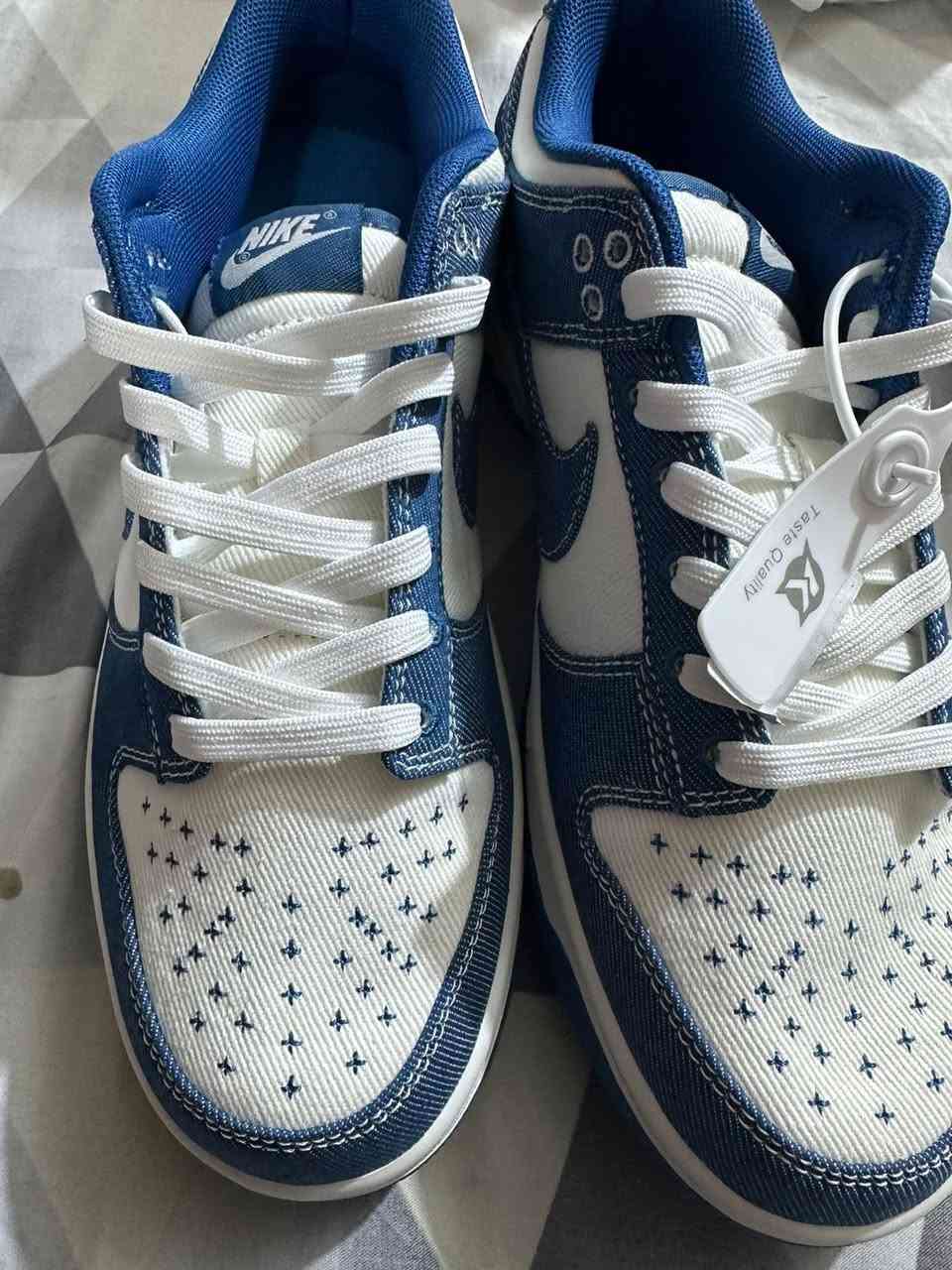 قياس 41
السعر 30 
يوجد توصيل


**إذا كنت صاحب هذا الإعلان وتريد حذفه لأي سبب، رجاءا أرسل رسالة إلى الدعم الفني**