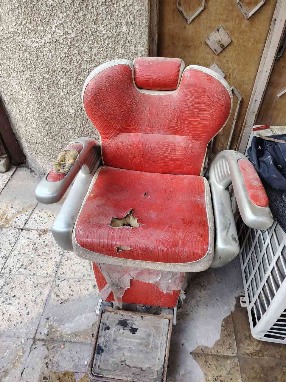 كراسي مال حلاقه ثنين للبيع سعر مناسب الشرطه الخامسه ***********
