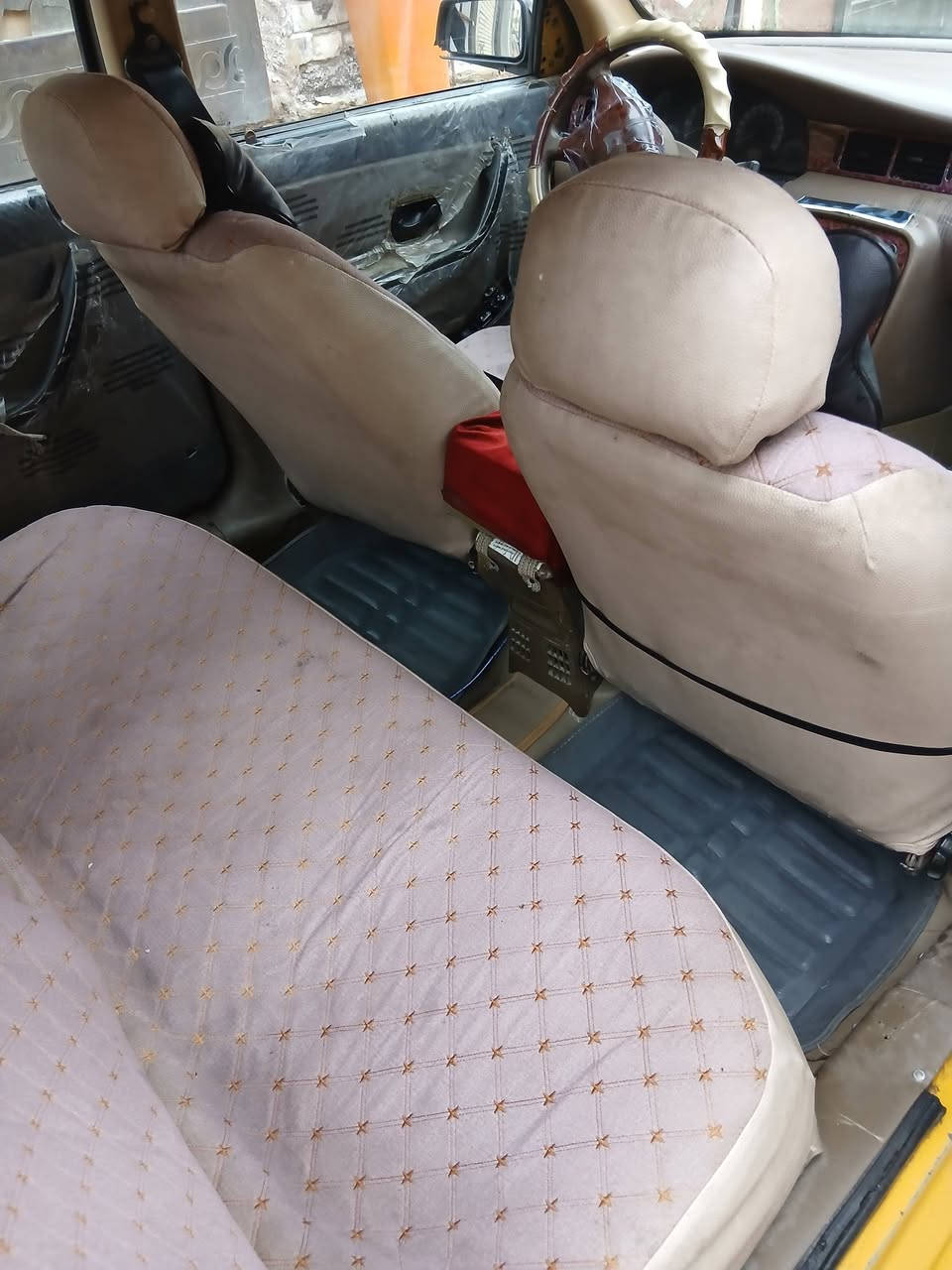 السلام وعليكم سمن 2011 رقم انكليزي
اخوان السياره شغاله تبريد كامل حداديه دبلات خلفي جديد
السياره مصفره كامل السعر ٣٠ ورقه بيه مجال السياره جاهزه للعمل متواجد  دائمن  ***********
