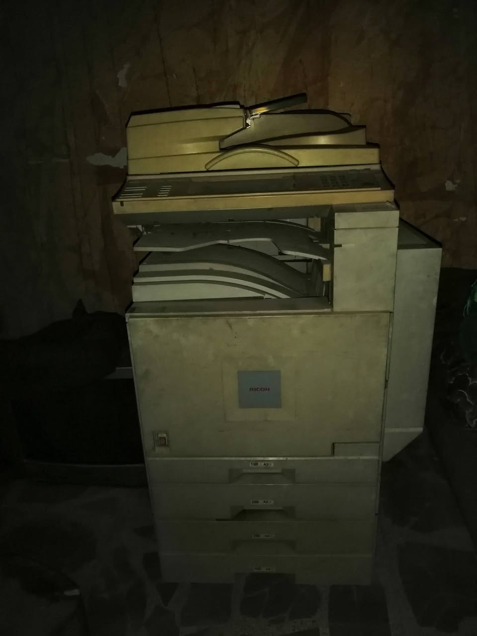 للبيع ماكينة تصوير Ricoh أصلية
ماكينة تصوير بحالة جيدة، مناسبة للمكاتب، المدارس، والمراكز الخدمية.
تدعم أحجام الورق A3 / A4 مع عدة أدراج للورق لسهولة وسرعة العمل.
عملية واعتمادية، وتتحمل ضغط الشغل اليومي.
المواصفات:
ماركة: Ricoh
تصوير أبيض وأسود
أحجام الورق: A3 – A4
عدة أدراج للورق
سهلة الاستخدام والصيانة
📍 الحالة: مستعملة ونظيفة
💰 السعر: 250 وبيها مجال 
📞 للاستفسار: ***********
