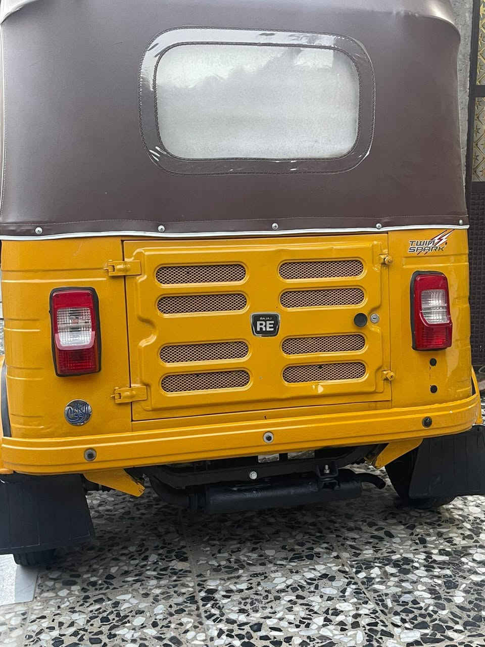 سلام عليكم شباب تكتك مديل 20شهر 12تكتك كفاله الكشر ما عده ضربه زغيره وره مرجعه عل بارد مكينه خير من الله تجي وتفحص وين ما يعجبك تروح الستفسار ***********
