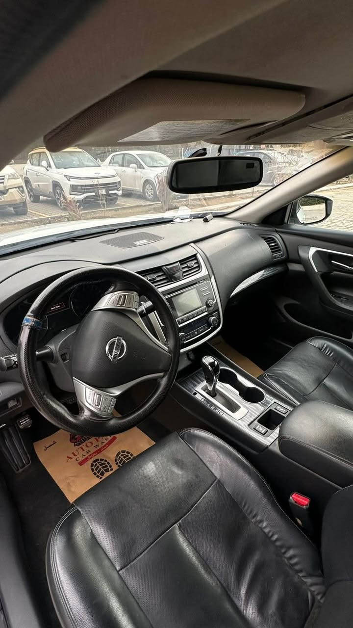 نیسان ئالتیما ٢٠١٨ 
مواصفات SL
سەیارەیەکە زۆر پاک و خاوێن ماوەتەوە و هەمووشتێکی بەشەرتە 
٣ پارچەی پێشی بۆیاخە ژوورەوەی ناگرتووە 
گێڕ و مەکینەو بەناو کردنی بەشەرتە 
نرخی ١١٥ وەرەقەو مەعامةلة 
*********** أربيل, العراق
