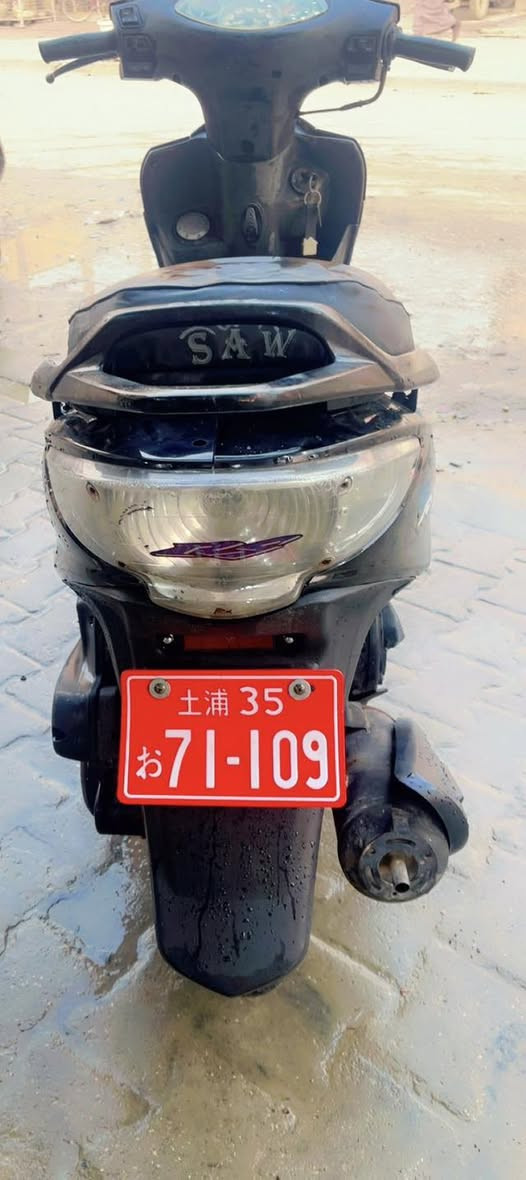 سلام عليكم 
دراجه كامكو G4  للبيع حلوه مرتبه كامله مابيها نقص برغي واحد محرك مامفتوح ناعمه شلعه حلوه تايرات جدد كهربائيات كلها شغاله دشبول شغال سلف هندر شرط الفحص 
السعر 450 وبيها مجال قليل للشراي 
مكاني نجف حي ابو طالب 
***********
مامتواجد فيس الشراي يتصل وبالخدمه
