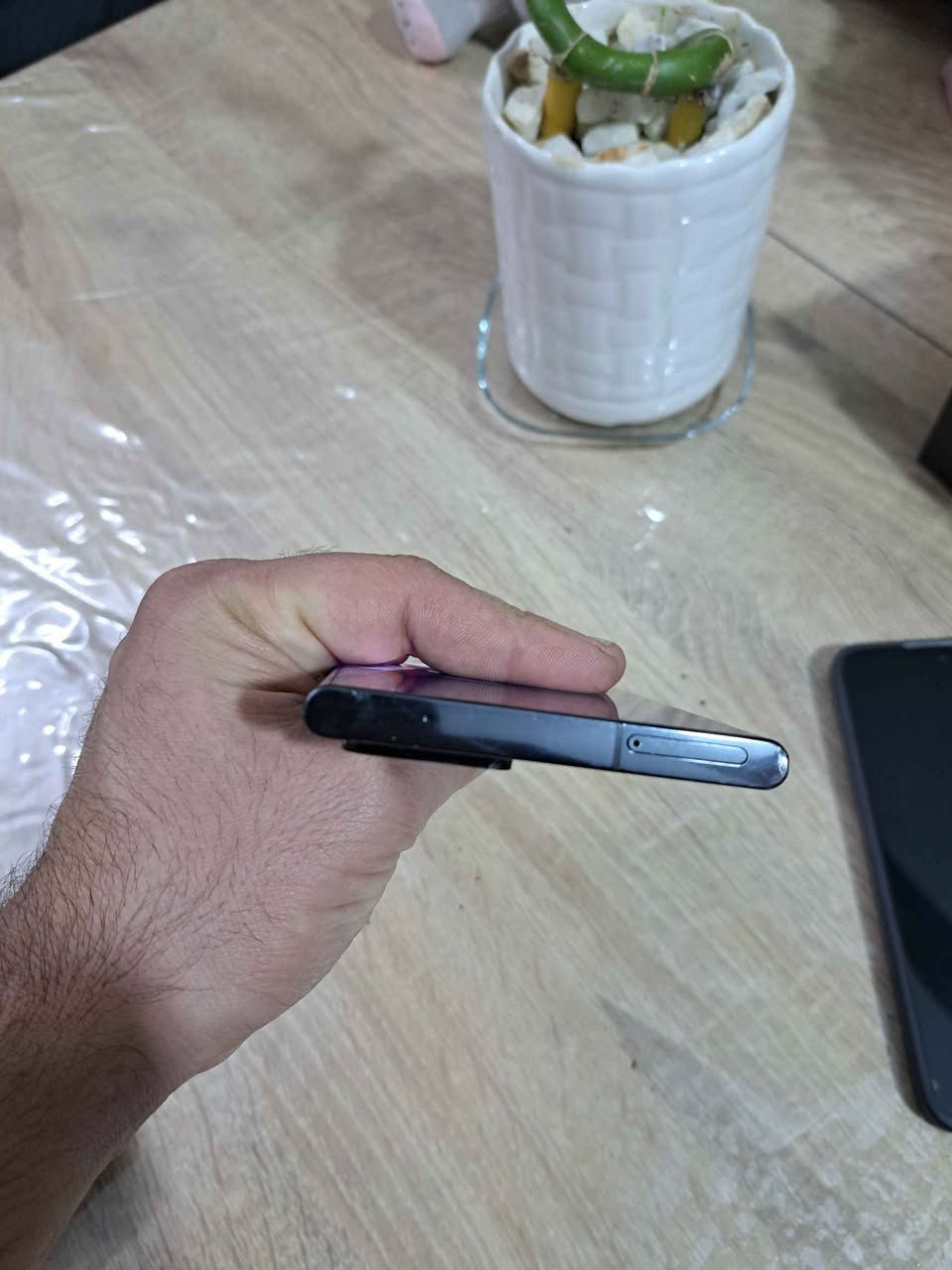GALAXY NOTE 20 ULTRA 
ذاكره 256 كيكا رام 8 
دبل خط شرق الاوسط مو اوروبي 
مبدل ضهر بدون عيب 
سعر.... 325 الف فقط 
***********
*********** كركوك, العراق
