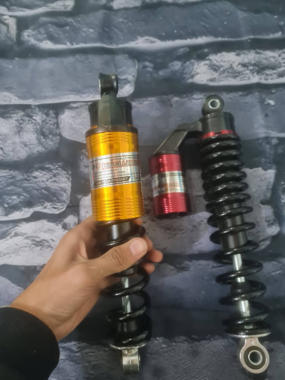 سلام عليكم دبلات خلفية اصلية
سعر تك 25 اذا زوج 45 قفل واحد كرزي 🍒 و ثاني ذهبي 
عنواني بغداد شعلة 
توصيل ما عندي 
***********
