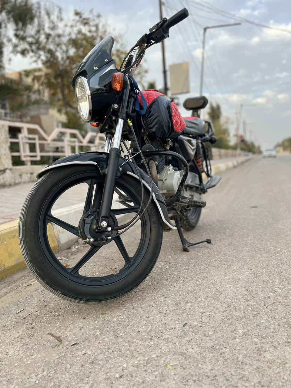 سلام عليكم
درجه بوكسر موديل 21 مرقمه ديالى
البارحه شديت اله باتري جديد اصلي شركه
دوشمه جديدة وبيه MP3
وتاير خلفي جديد درجه كامله مابيه اي نقص
تحويل شوكت ماتريد احولك
للبيع مكاني ديالى بعقوبة سعر  مناسب 
مليون 780 وبيه مجال قليل

شراي اتصل ***********
