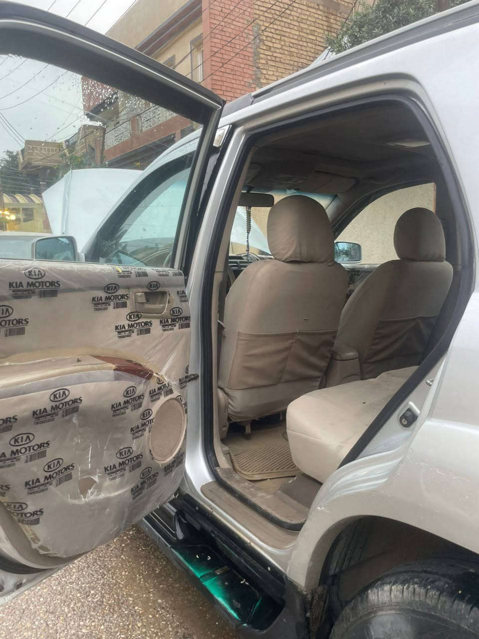 سلام عليكم سيارة سبورتج 2009 لون سلفر فتحة سقف السيارة خليجي مصبوغ حزام أو أقل من الحزام سيارة نكرة سيارة خير من الله كلشي ماناقصها الرقم ***********//***********
