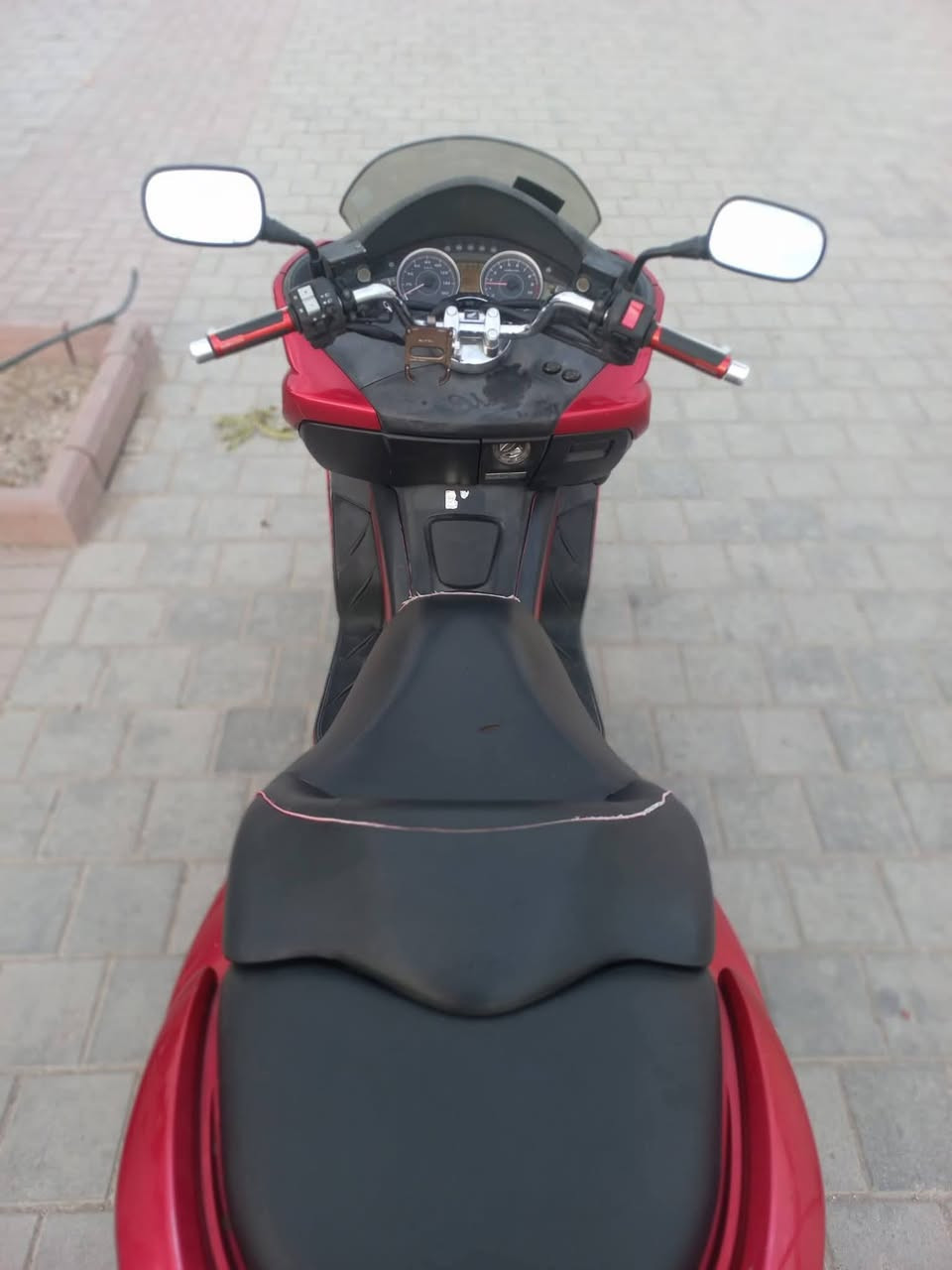 سلام عليكم دراجة فورزا0 /10 دراجة حلوه ما بيهة أي شي دراجة مكفولة بيهة ابيثري بلوتوث وبيهة دمام هم دراجة تسارع مالهة 150 العنوان ميسان منطقة العرضات الرقم***********
