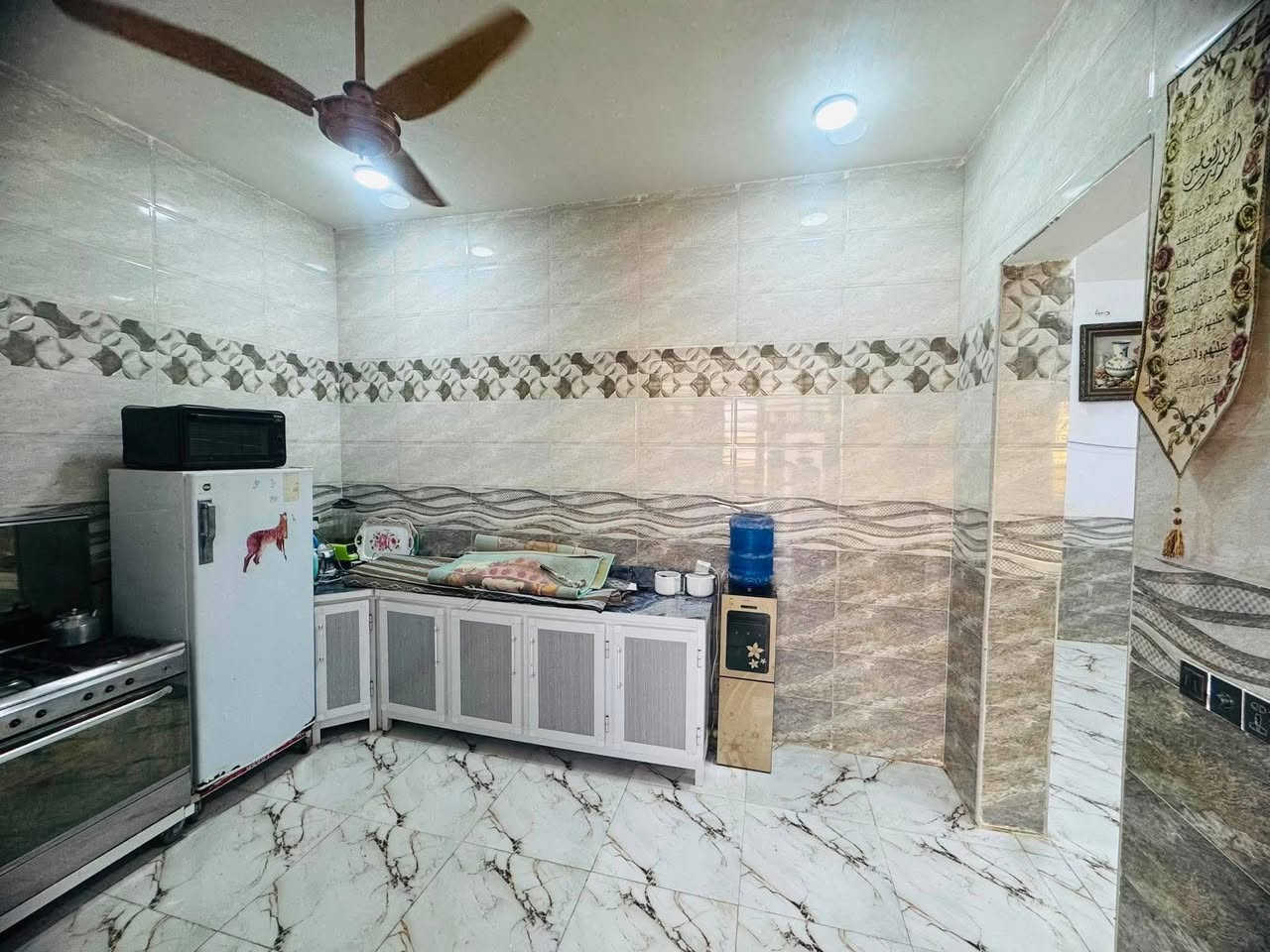 🏠بيت للبيع بيت طابو صرف سند حر 🏡

📐 100م مربع – نجف / مجمع بيتي الثاني 

⬇️مقابل مجمع السلطان قريب عله السلطان 

🏠 غرفة، صالة، استقبال، مطبخ

🚿 صحيات (2) + مكشوفة

⚡ جميع الخدمات متوفرة

💰 السعر مناسب : خاص 

🏠طابوك جمهوري 

📜صب كونكريت 
 لاستفسار ***********
***********
(المعرفت السعر   خاص او واتساب )
