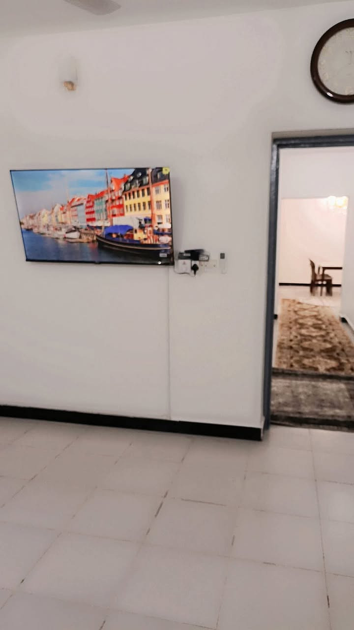 السلام عليكم
شقه ارضي غرفتين حجم B  فئة مواطنين   الشقه جديده وترميم كامل  جديده بمعنى الكلمه مع الاثاث 

الاثاث غير مستخدمه  

تبديل سيرامييك حمام وتواليت ومطبخ  

كاونتر تركي كرانيت طبعي 

سبالت عدد 3 

غساله سامسونك اوتماتيك 

تخم تركي 

بلاازمات  حجم 43 

كامرات فول 

رفوف بالمغزن 

جهاز ماء ارو 

كنتور خشب 3 بيبان 

مفروشات 

تخم مراوح 

طباخ تركي منضدي 

مجمده مع ثلاجه 

ميز طعام تركي مرمر 6 كراسي  

القصد الشهري 139     السعر 38  الاستفسار على الرقم اومراجعت المكتب***********
