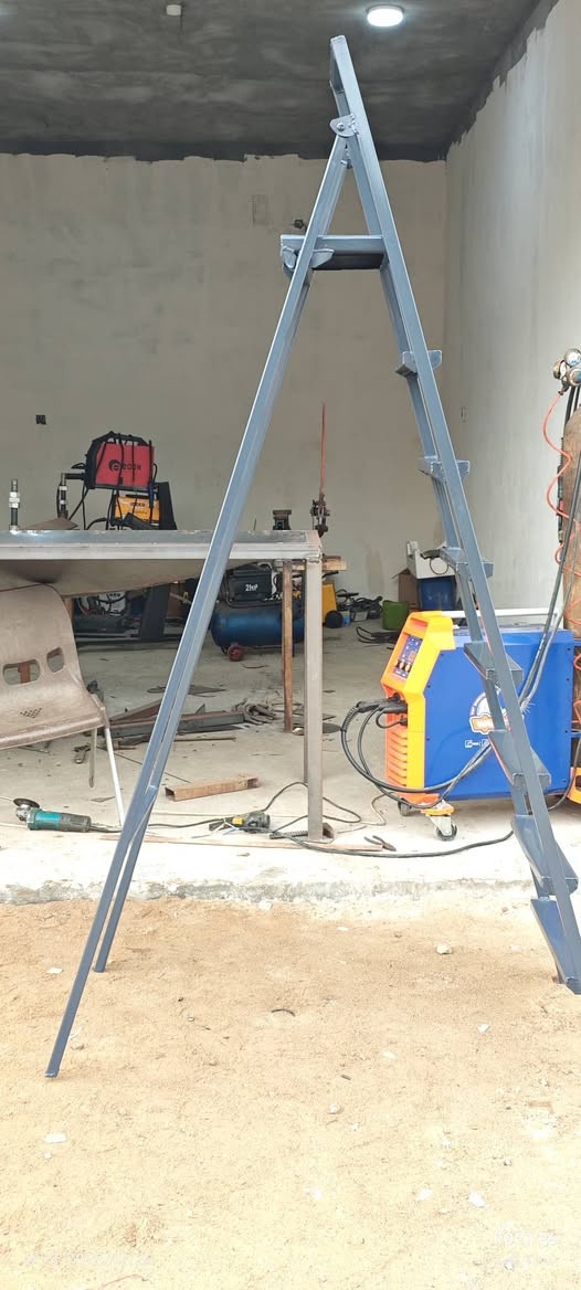 السلام عليكم العبد اللة لكافة اعمال الحدادة درج سيباية درجة اولى شغلنا للكهربائيين و الصباغين  و كل اصحاب المهن و الحرفيين جملة و مفرد البصرة ابو الخصيب باب سليمان قرب مدرسة الامل ***********
