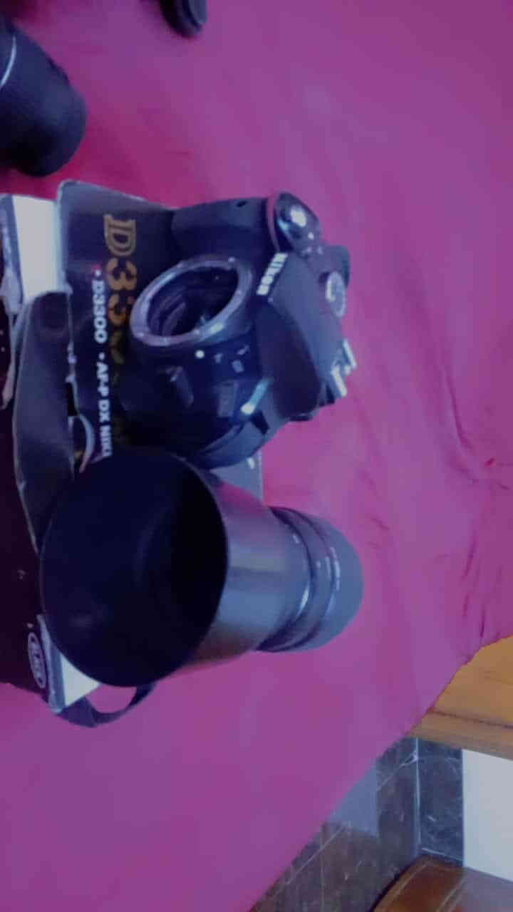 السلام وعليكم عندي كامره بيع  نيكون 3300 نظيفه كلش حلوه بيه 2 بطاريه وشحناه وجنطه كرتونه وياي 2زوم واحد جبير واحد صغير مسعجل عل ابيع سعر عل خاص مكاني الحسينيه الراشديه رقم الهاتف ***********
