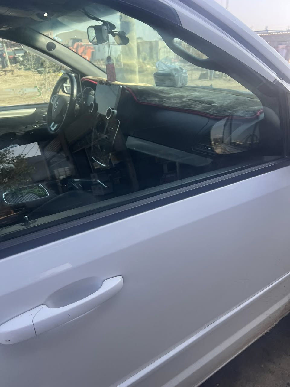 من رخصت الدمن محترم   دوج كرفان فول موصفات جيتي موديل ٢٠١٧  رقم سليمانيه***********
