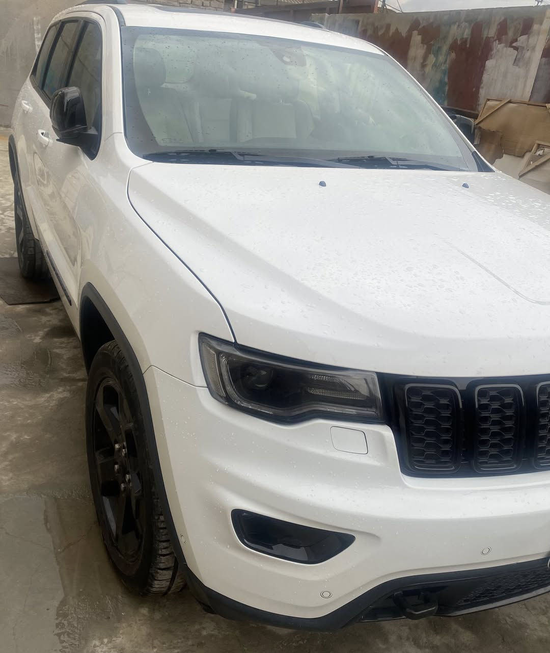 جيب كراند شيروكي فئة بلاك توب 2019 خليجي بغداد وكاله ليث العبيدي                              حجم    المحرك 3600                                           السياره مكفوله كفاله عامه من التبديل والصبغ والبارد.      
حساس امامي وخلفي
توقف ذاتي
شاشه كبيره
تحكم ستيرن
كامره خلفيه متحركه
نقطه عمياء 
فتحة سقف
طقم تاير جديد
الكراسي الاماميه كهرباء
أرضيات السياره (الدوسات)غير مستعمله
السياره بيها الكثير من المواصفات والسياره نظيفه جدا
مكان السياره بغداد الكاظميه
للاستفسار الاتصال على الرقم *********** الرقم يحتوي واتساب
