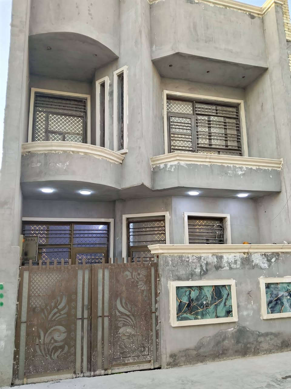 دار سكن ١٠٠ متر طابقين للبيع زراعي
الواجهة ٦ونص نزال ١٥م الدورة البو عيثة مقابل مصافي الدورة السعر المطلوب ١٣٠ مليون  للإستفسار الاتصال *********** أبوعلي
