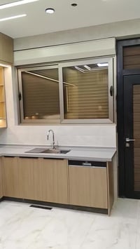 سعر المتر 300 07772366996